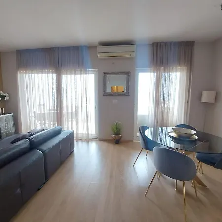 Apartament Amavi *